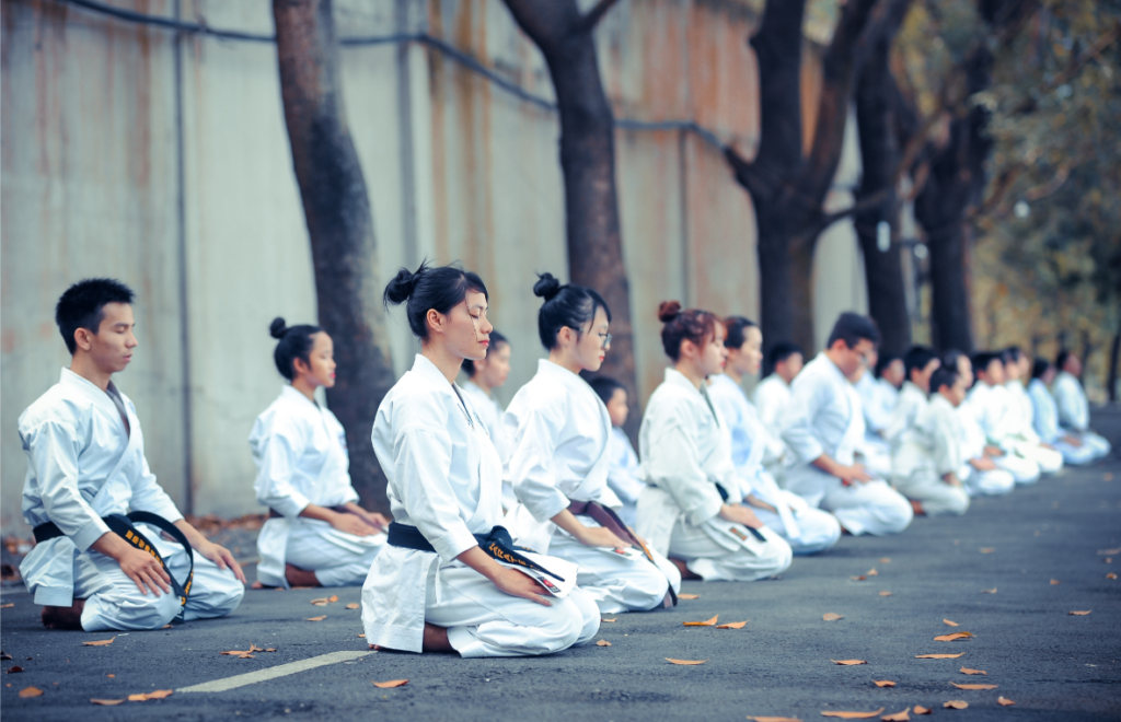 Personnes en état de méditation